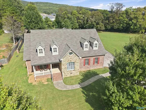 115 Featherstone Ln, Owens Cross Roads, AL 35763