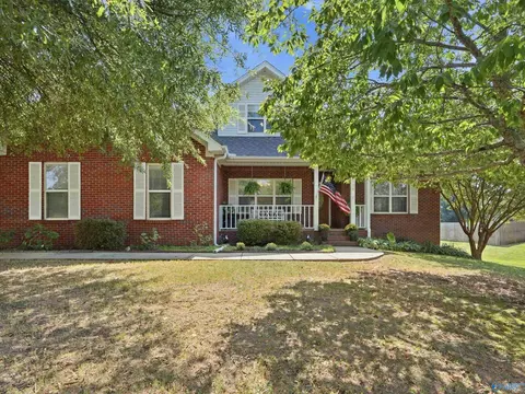 108 Fox Run Dr, Meridianville, AL 35759