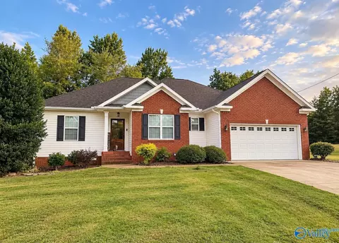 109 Victoria Ln, Rainbow City, AL 35906
