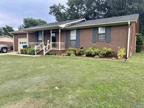 1016 Bearden St, Albertville, AL 35950