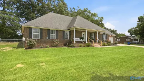 1198 Bullard St, Hartselle, AL 35640