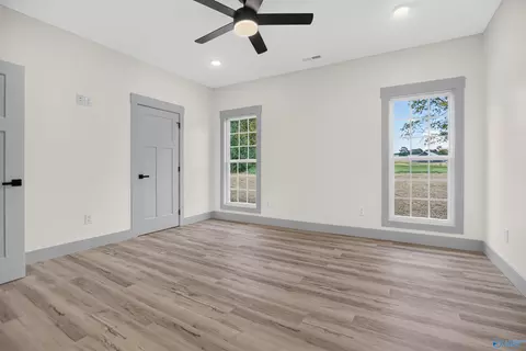 Bedroom - 5172 Columbus City Rd, Grant, AL 35747 photo 2 of 10