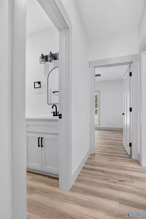 Entry Way - 5172 Columbus City Rd, Grant, AL 35747 photo 4 of 7