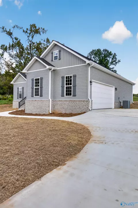 Exterior - 5172 Columbus City Rd, Grant, AL 35747 photo 2 of 12