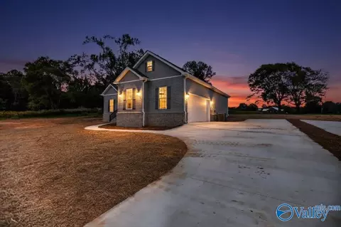 Exterior - 5172 Columbus City Rd, Grant, AL 35747 photo 3 of 12