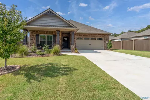 9547 Hampton Oak Dr, Owens Cross Roads, AL 35763