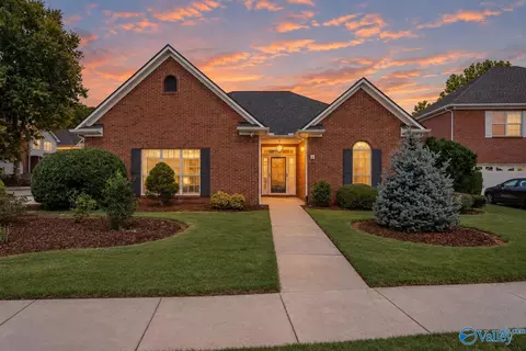 106 Lancaster Ct, Huntsville, AL 35824