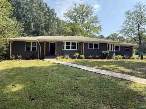 403 Lakewood Dr, Rainbow City, AL 35906