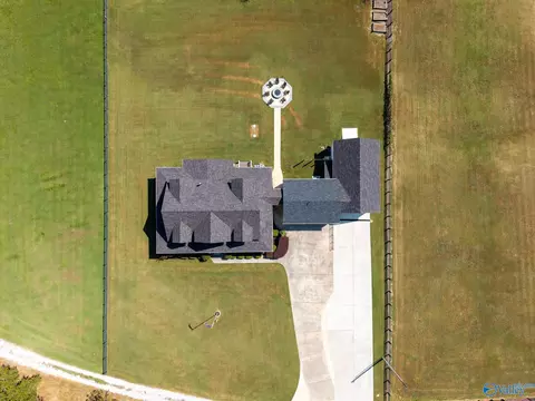 161 Sam Henley Ln, New Market, AL 35761
