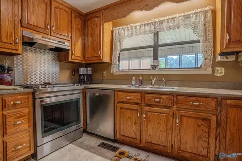 Kitchen - 1251 Midfield Rd, Joppa, AL 35087 photo 2 of 2