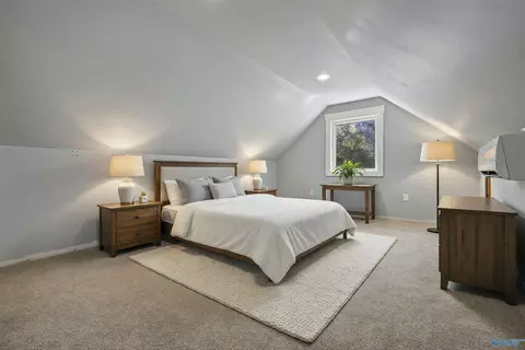Bedroom - 1595 Mohawk Cliff Rd, Ohatchee, AL 36271 photo 2 of 8