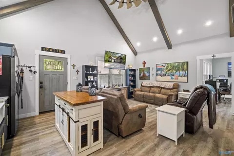 Entry Way - 1595 Mohawk Cliff Rd, Ohatchee, AL 36271 photo 3 of 4