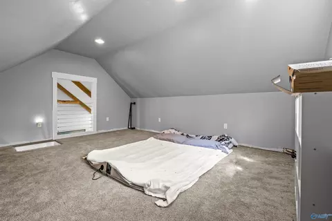 Bedroom - 1595 Mohawk Cliff Rd, Ohatchee, AL 36271 photo 7 of 8