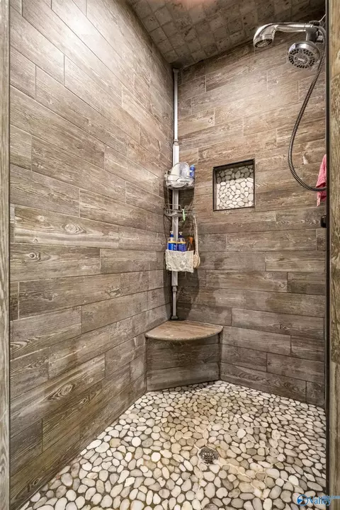 Bath - 1595 Mohawk Cliff Rd, Ohatchee, AL 36271 photo 4 of 7