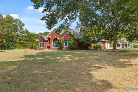 2111 Breeding Dr, Hartselle, AL 35640