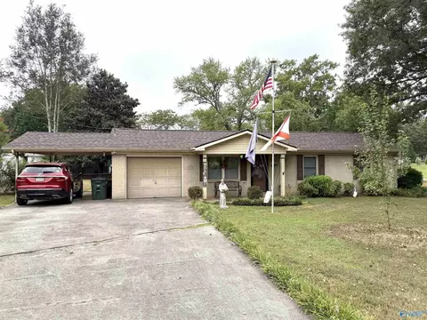 100 Cindy Dr, New Market, AL 35761