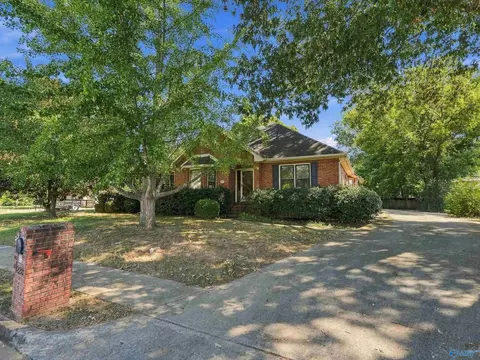 1228 Meadow Park Dr, Huntsville, AL 35803