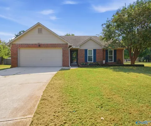 105 Laredo Cir, Huntsville, AL 35811
