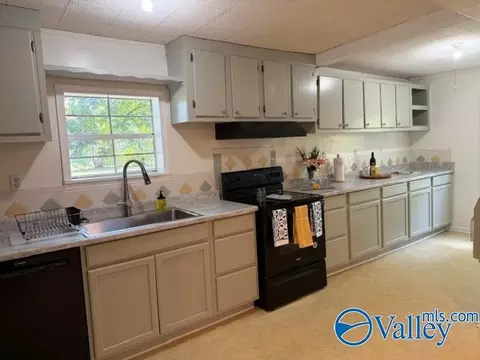 Kitchen - 29668 3rd Ave, Ardmore, AL 35739 photo 1 of 3