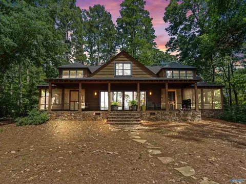 718 Pine Island Cir, Scottsboro, AL 35769