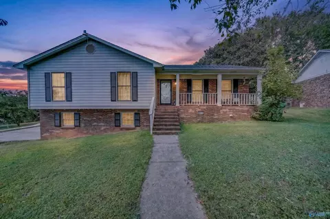 104 Reagan Ln, Huntsville, AL 35811