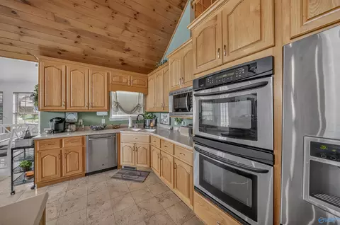 Kitchen - 4829 Alabama Highway 71, Dutton, AL 35744 photo 2 of 4