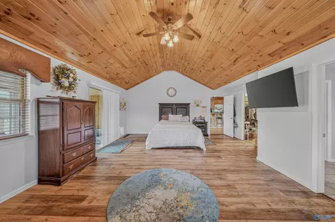 Bedroom - 4829 Alabama Highway 71, Dutton, AL 35744 photo 2 of 6