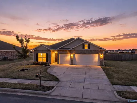 108 Creek Ridge Dr, Meridianville, AL 35759