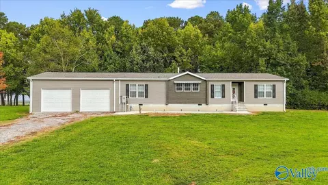 194 Star Point Rd, Guntersville, AL 35976