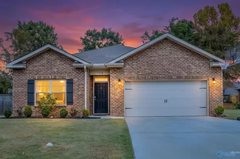 508 Wolf Trace Ln, Hartselle, AL 35640