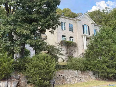 2721 Muir Woods Dr, Hampton Cove, AL 35763