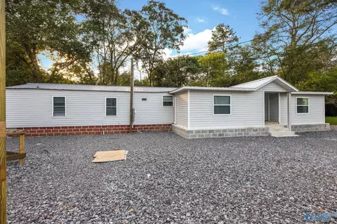 265 Robin Dr, Albertville, AL 35950