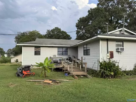 908 Half Section Line Rd, Albertville, AL 35950