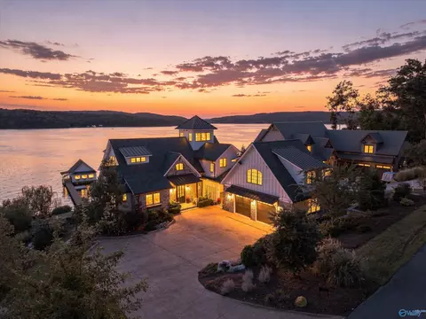 905 Reserve Dr, Guntersville, AL 35976