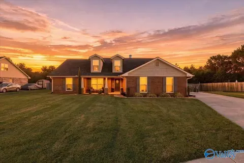 107 Cedar Court Ln, Huntsville, AL 35811