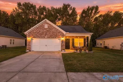 148 Lincoln Gray Cir, New Market, AL 35761