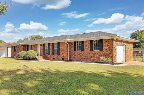 1909 Azalea Cir, Decatur, AL 35601
