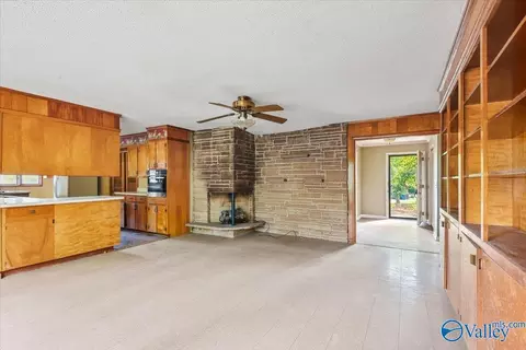 Living - 709 4th St, Arab, AL 35016 photo 5 of 5