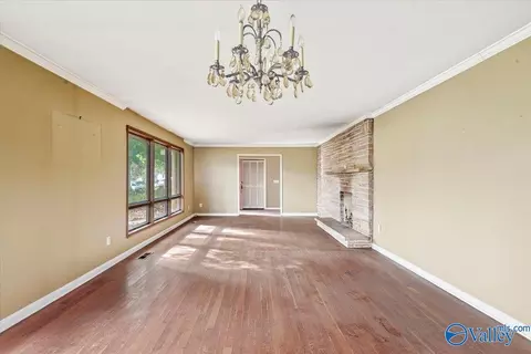 Living - 709 4th St, Arab, AL 35016 photo 2 of 5