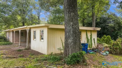 Exterior - 709 4th St, Arab, AL 35016 photo 5 of 9