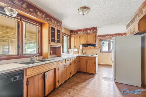 Kitchen - 709 4th St, Arab, AL 35016 photo 3 of 4