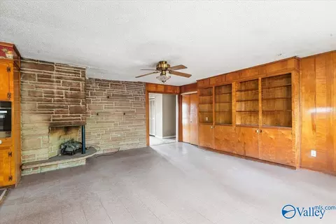Living - 709 4th St, Arab, AL 35016 photo 4 of 5
