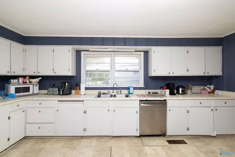 Kitchen - 1994 Bexar Ave, Hamilton, AL 35570 photo 2 of 3