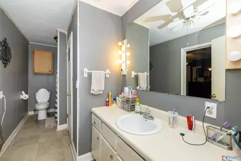 Bath - 1994 Bexar Ave, Hamilton, AL 35570 photo 1 of 3