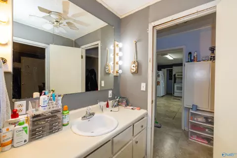 Bath - 1994 Bexar Ave, Hamilton, AL 35570 photo 2 of 3