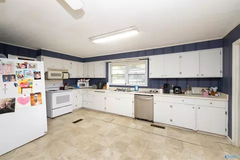Kitchen - 1994 Bexar Ave, Hamilton, AL 35570 photo 1 of 3