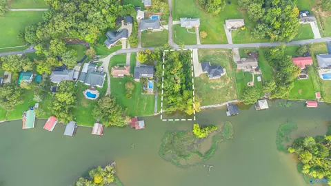 54 Lakeshore Dr, Rainbow City, AL 35906
