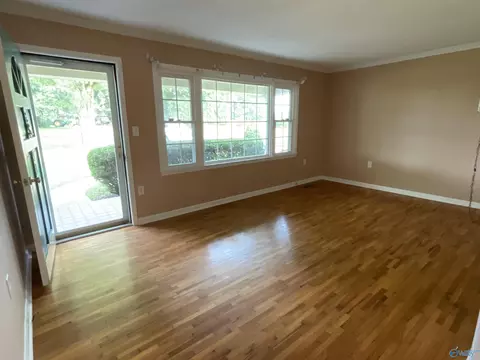 Living - 935 Apollo Rd, Arab, AL 35016 photo 2 of 5