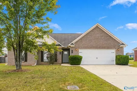 275 Narrow Ln, New Market, AL 35761