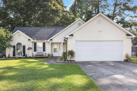 1805 E Brownstone Ct, Decatur, AL 35603